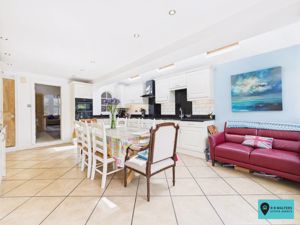 Kitchen/Diner- click for photo gallery